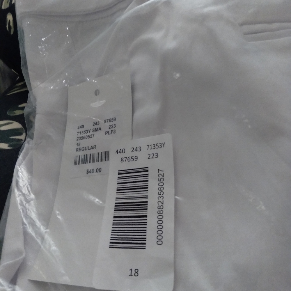 Maurices nwt white size 18 slim cropped pant
